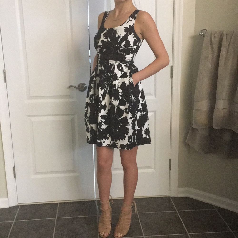 Ann Taylor Floral Dress w/ Pockets - Size 2P